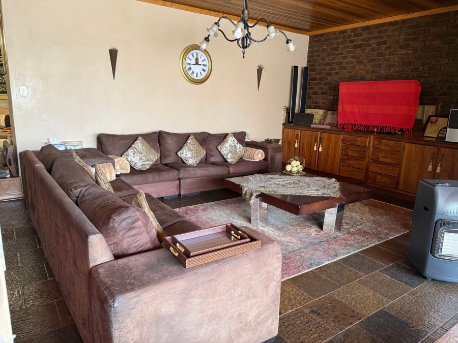 5 Bedroom Property for Sale in Mohadin North West